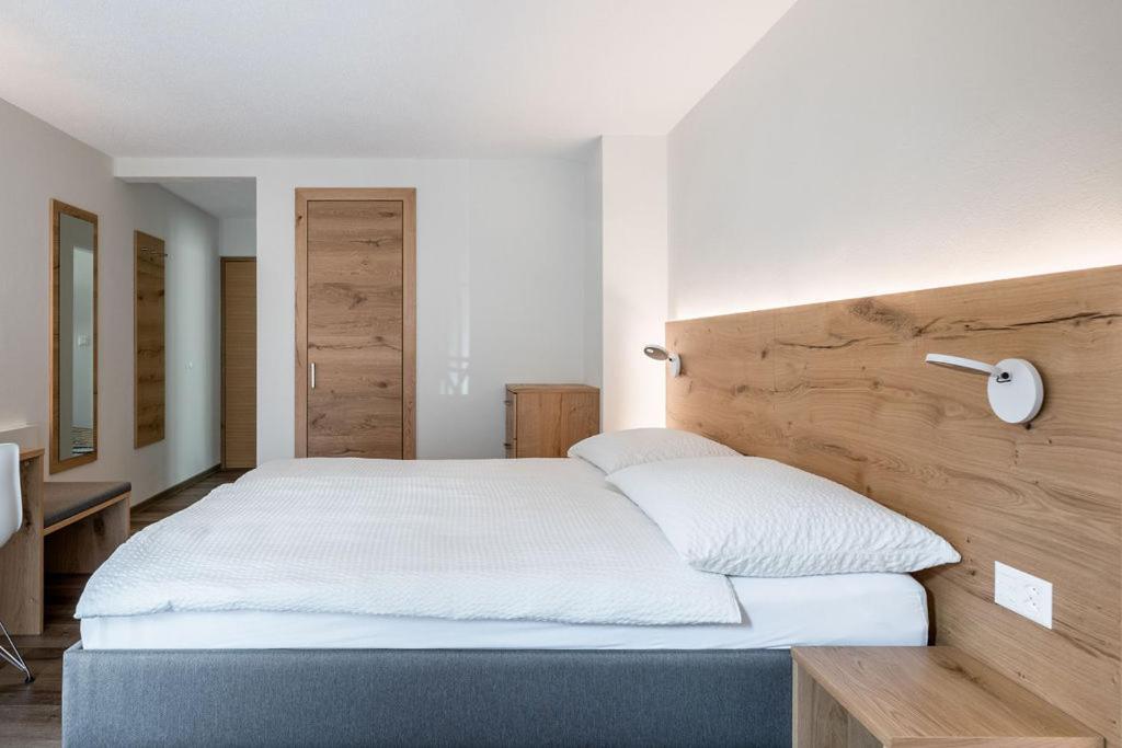Hotel Zur Traube Brigerbad ภายนอก รูปภาพ