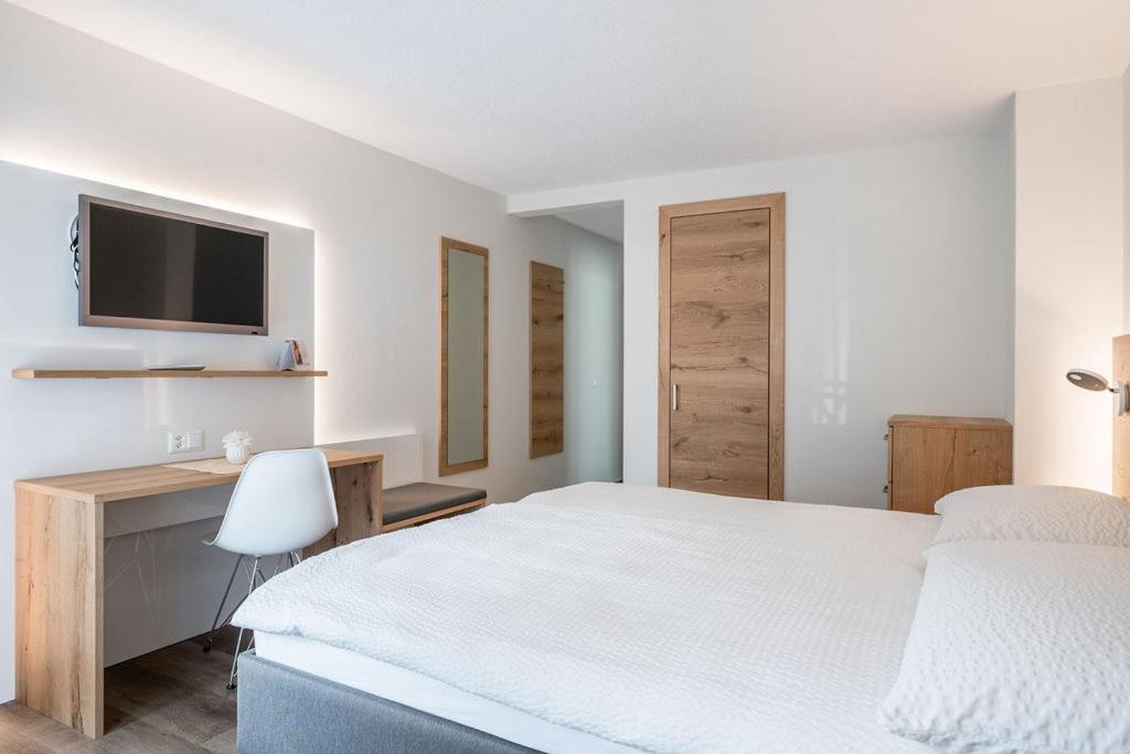 Hotel Zur Traube Brigerbad ภายนอก รูปภาพ